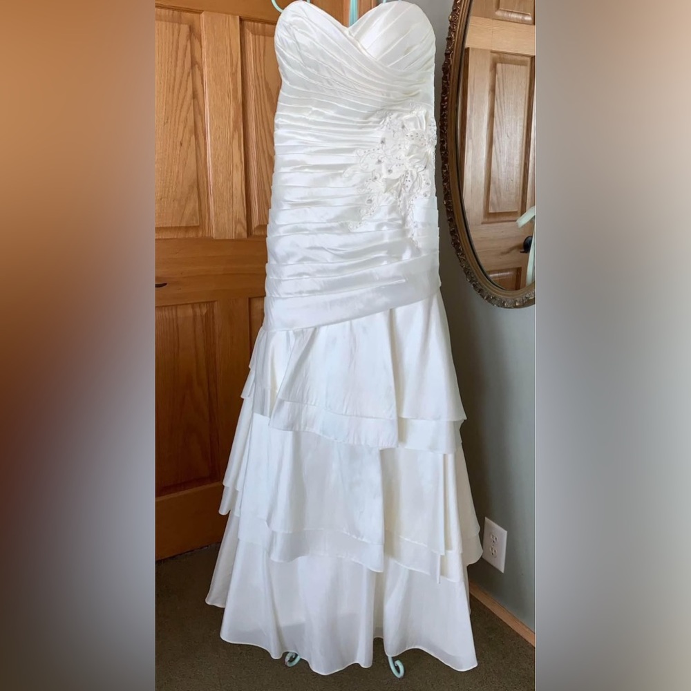 Elegant White Wedding Dress